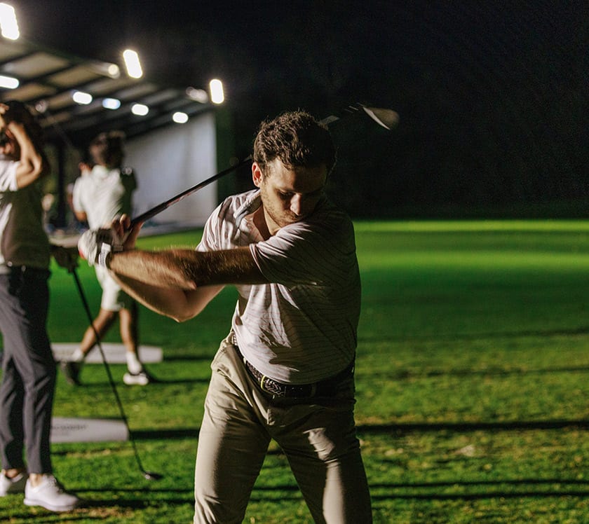 Golf nocturno en PGA Riviera Maya